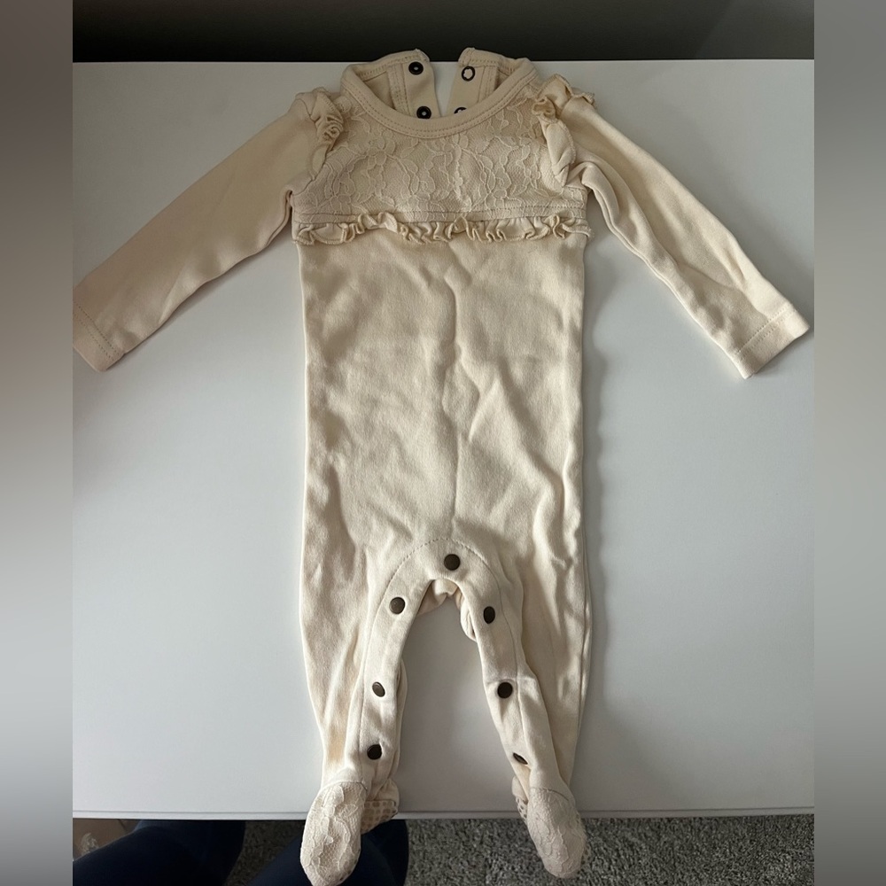 L’oved Baby Cream Lace Ruffle One Piece 0-3 months
